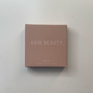 KKW Beauty - Pressed Brightening Powder (4)